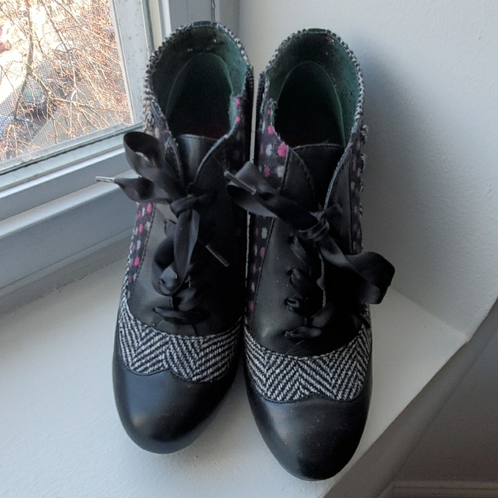 Poetic Licence booties